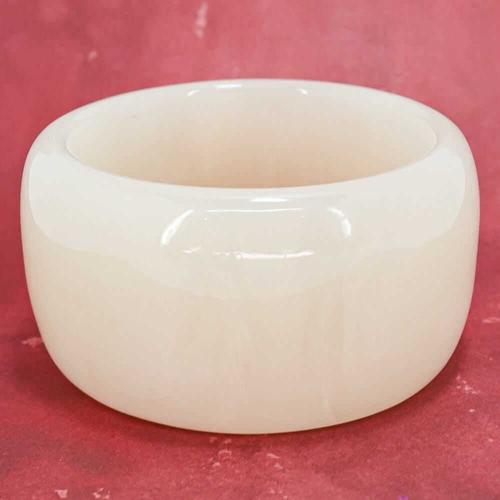 Cloudy Cream Vintage Lucite Bangle Bracelet Milky Marble Ivory Chunky Dreamy MOD